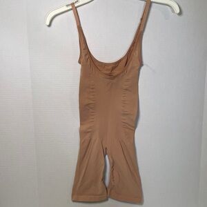 Skims  Size Small/ Medium Tan Shapewear Bodysuit  Mid Thigh